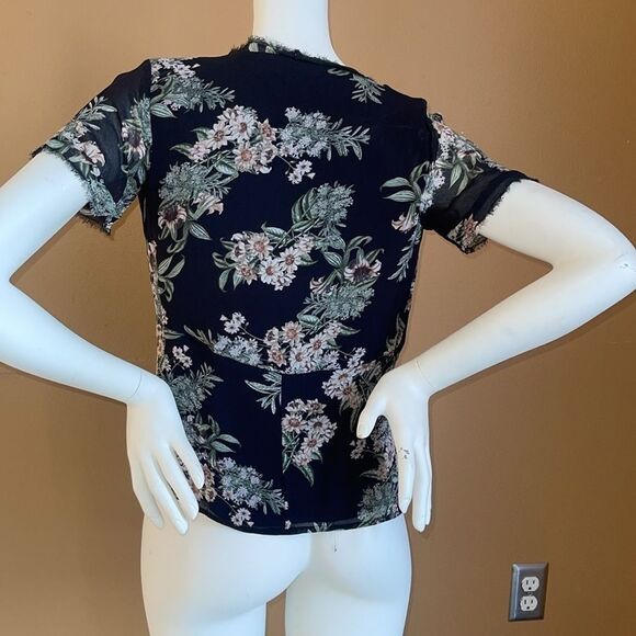 Lucky Brand Floral Wrap Top size XS - Picture 5 of 13
